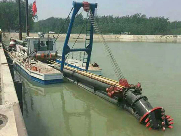 抽沙船